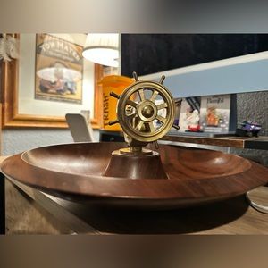 1990s English Traditional Ship's Wheel 'Nutcracker' Vise on black walnut Bowl